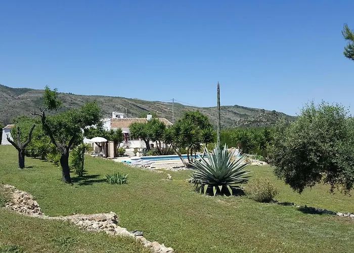 לינה וארוחת בוקר Casa Miralejos 3*